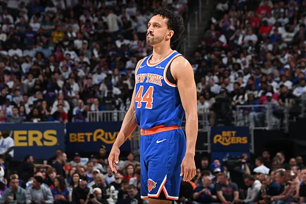 与尼克斯刚, 手马修斯同 与尼克斯刚, 手马修斯同