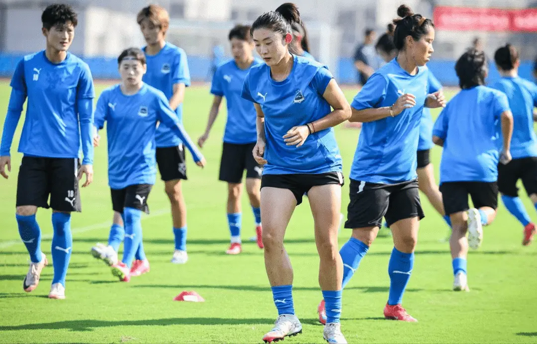 武汉女足尽, 年级